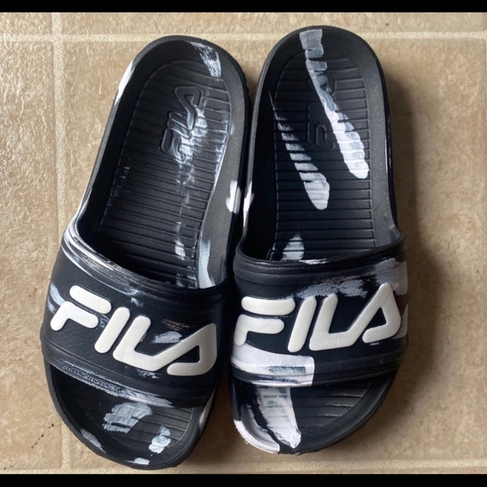 Fila slides